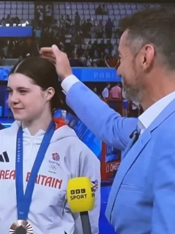 Andrea Spendolini-Sirieix e Fred Sirieix, atleta olímpica e jornalista, respectivamente, em Paris | Foto: X