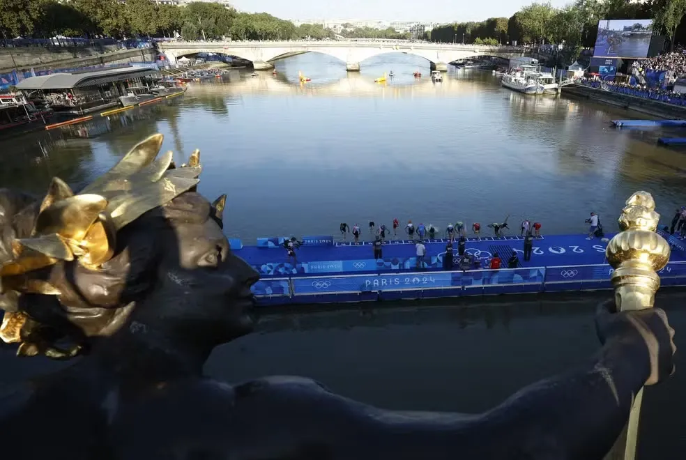 Treino de natação no Rio Sena é cancelado | Foto: Albert Gea
