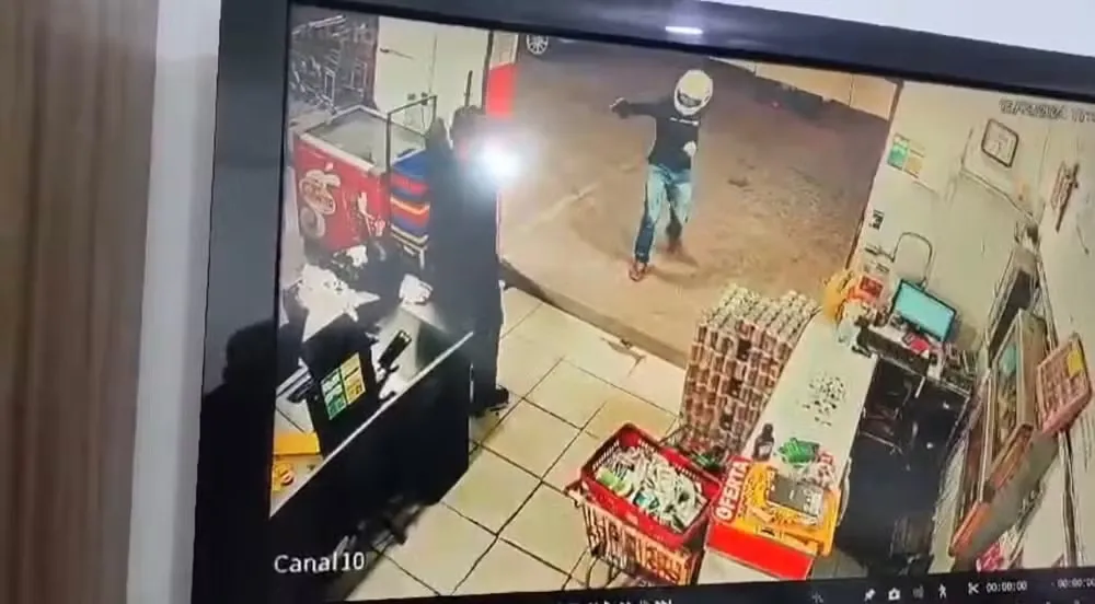 Segurança de supermercado é morto a tiros em Feira de Santana. — Foto: Redes Sociais