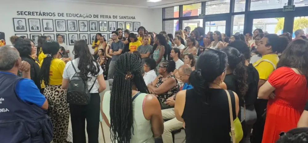 Professores paralisam atividades e cobram cumprimento de acordo judicial em Feira