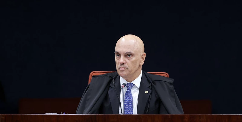 Moraes ironiza falha em slide: “Querem me derrubar faz tempo”
