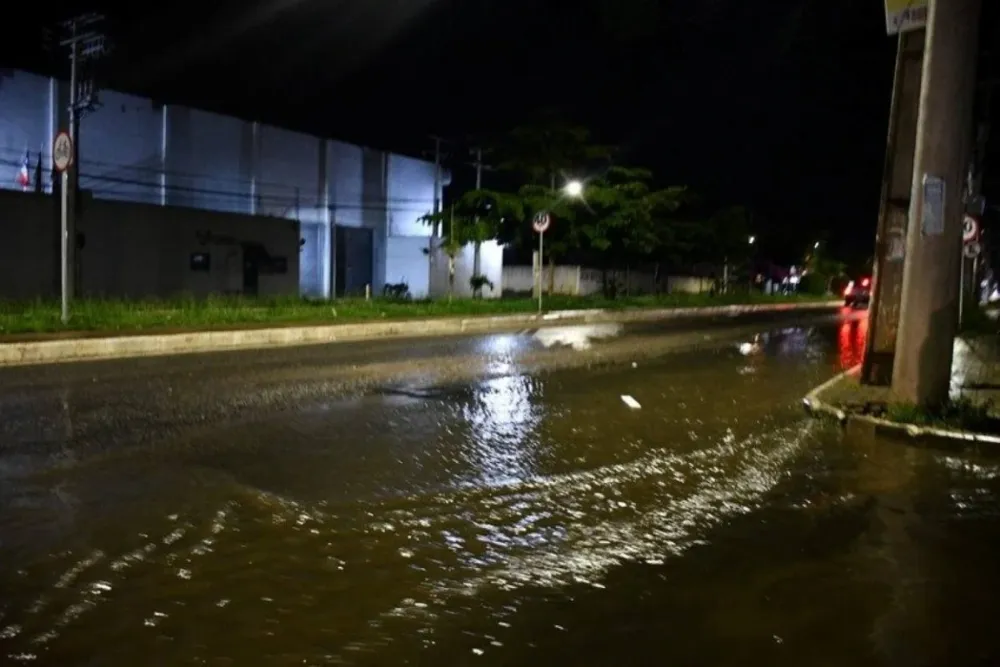 Mais de 180 municípios da Bahia entram em alerta laranja para chuvas intensas