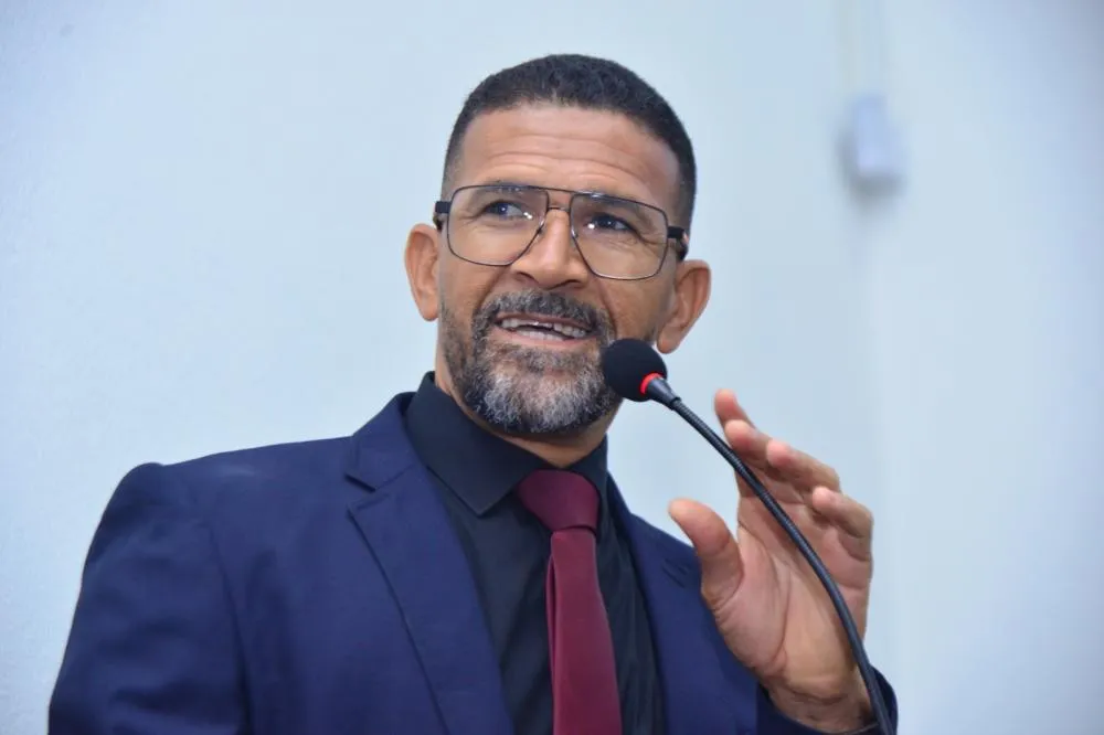 Pastor Valdemir defende campanha de reeducação para combater descarte irregular de lixo em Feira